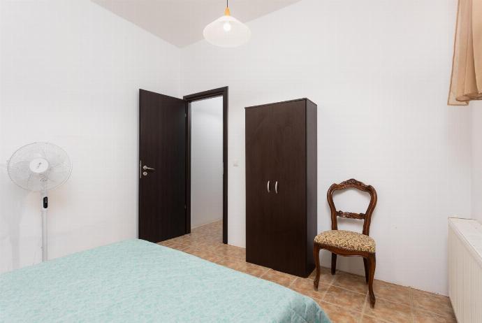 Double bedroom . - Villa Glan Y Mor . (Photo Gallery) }}
