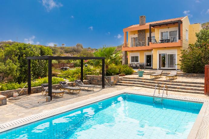 ,Beautiful villa with private pool and terrace with sea views . - Villa Glan Y Mor . (Photo Gallery) }}