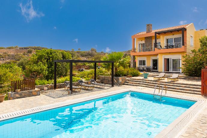 Beautiful villa with private pool and terrace with sea views . - Villa Glan Y Mor . (Photo Gallery) }}