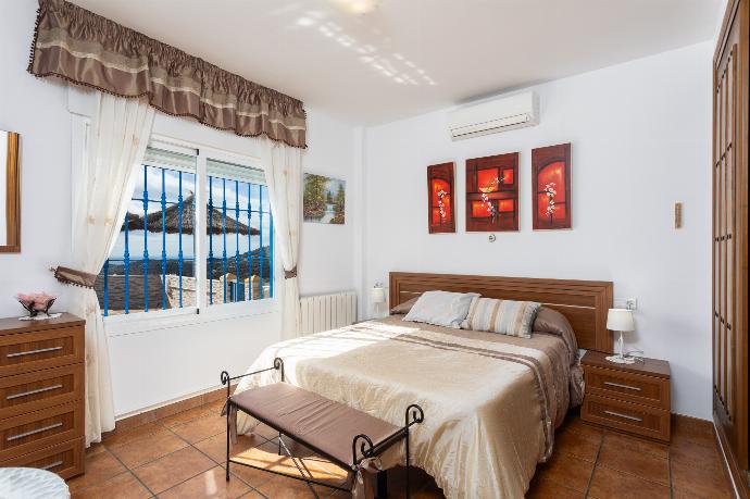 Double bedroom with A/C . - Casablanca . (Photo Gallery) }}