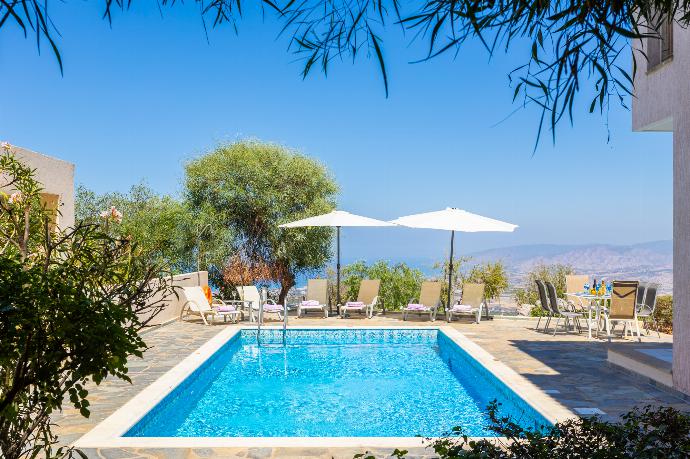 Private pool and terrace with sea views . - Villa Panorama Tessera . (Photo Gallery) }}