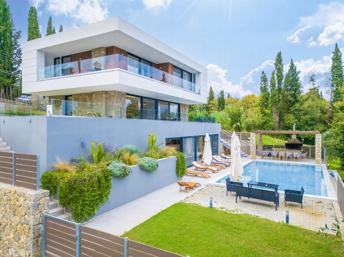  . - Villa Seren . (Photo Gallery) }}