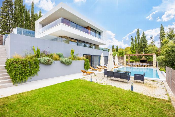  . - Villa Seren . (Photo Gallery) }}