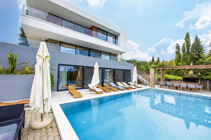 . - Villa Seren . (Photo Gallery) }}