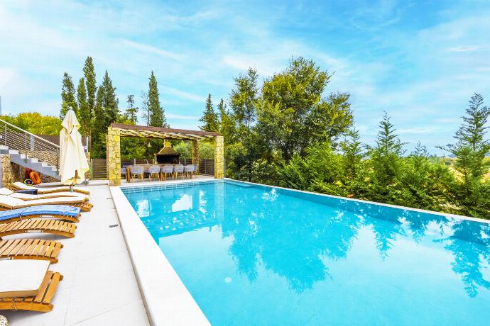  . - Villa Seren . (Photo Gallery) }}