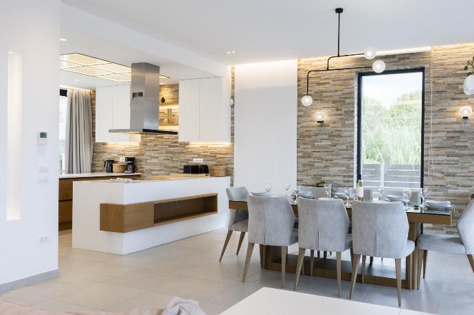  . - Villa Seren . (Photo Gallery) }}