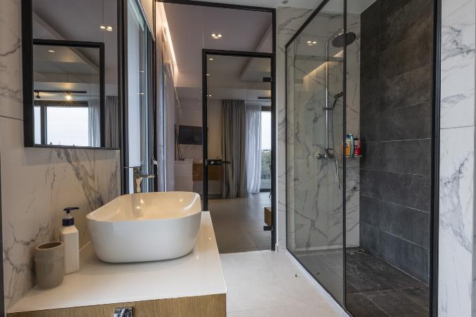  . - Villa Seren . (Photo Gallery) }}