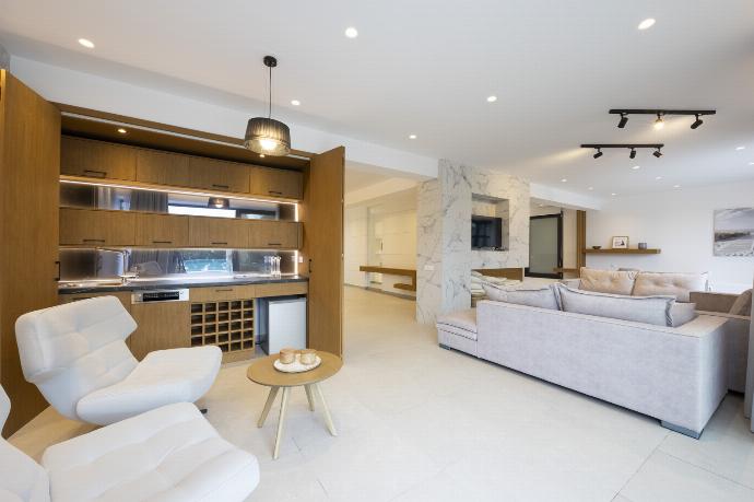  . - Villa Seren . (Photo Gallery) }}