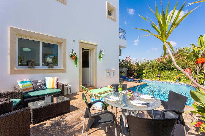 Terrace area . - Villa Kalliopi . (Photo Gallery) }}