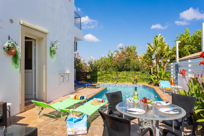 Terrace area . - Villa Kalliopi . (Photo Gallery) }}