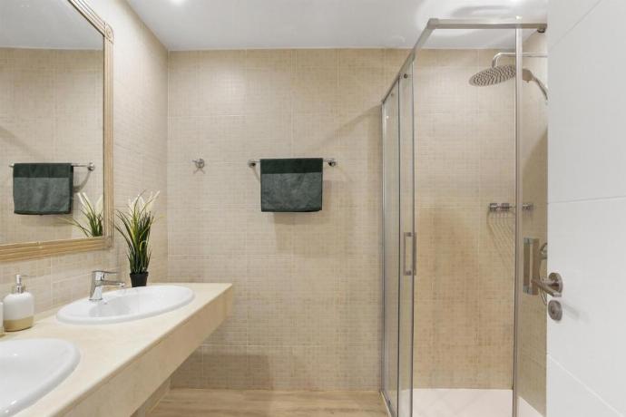 Family bathroom with shower . - Villa Mariposas Caleta . (Photo Gallery) }}