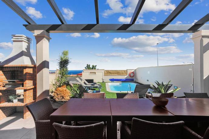 Outdoor sitting area . - Villa Mariposas Caleta . (Galleria fotografica) }}