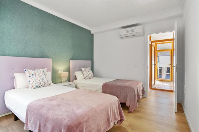 Twin bedroom with A/C . - Villa Mariposas Caleta . (Photo Gallery) }}