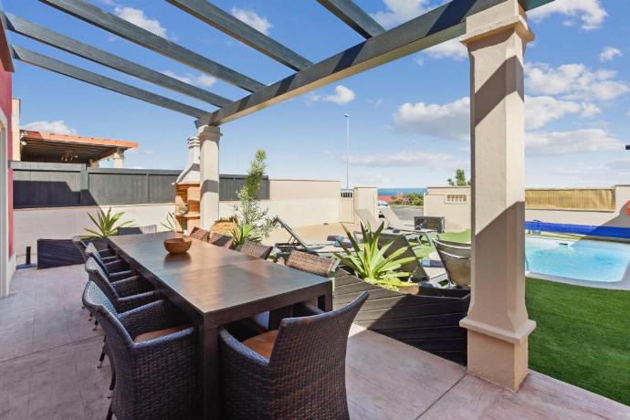 Outdoor sitting area . - Villa Mariposas Caleta . (Fotogalerie) }}