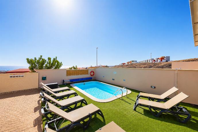 Pool and terrace with sea views . - Villa Mariposas Caleta . (Γκαλερί Φωτογραφιών) }}