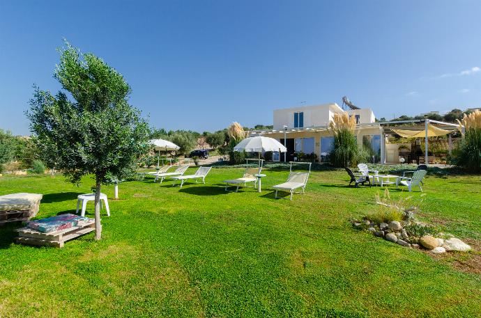 Outdoor sitting area . - Villa Padima . (Photo Gallery) }}