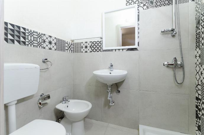 Family bathroom with shower . - Villa Padima . (Photo Gallery) }}