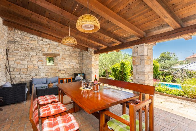 Sheltered terrace area . - Villa Di Vino . (Photo Gallery) }}