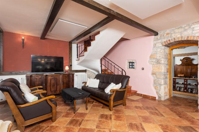 Living room on ground floor with sofas, dining area, ornamental fireplace, WiFi internet, and satellite TV . - Villa Di Vino . (Photo Gallery) }}