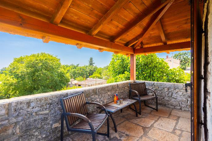 Sheltered terrace area on first floor . - Villa Di Vino . (Photo Gallery) }}