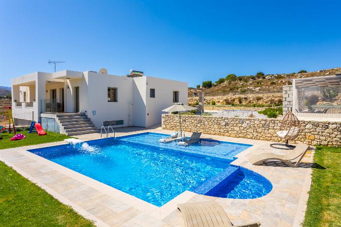 ,Beautiful villa with private pool, terrace, and garden . - Villa Marielia . (Photo Gallery) }}
