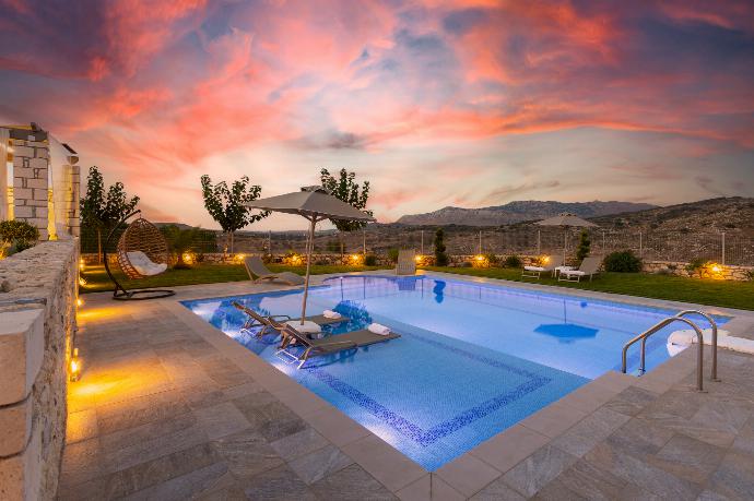 Night view . - Villa Marielia . (Photo Gallery) }}