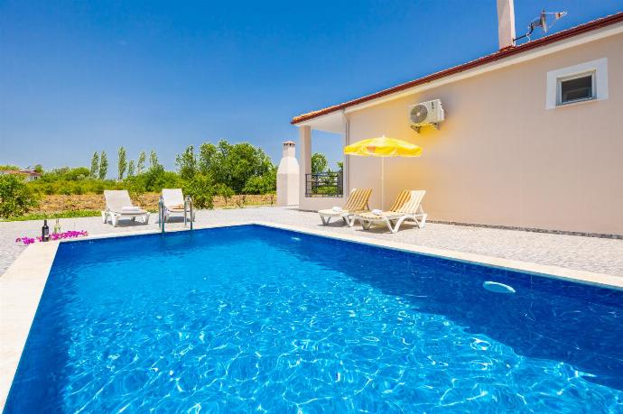 Beautiful villa with private pool and terrace . - Villa Bliss . (Photo Gallery) }}