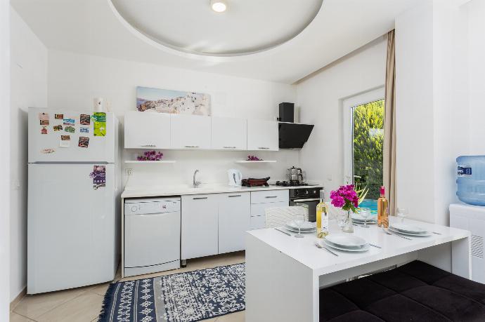 Equipped kitchen . - Villa Casa Mia . (Photo Gallery) }}