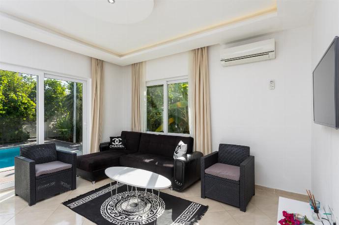  . - Villa Casa Mia . (Photo Gallery) }}