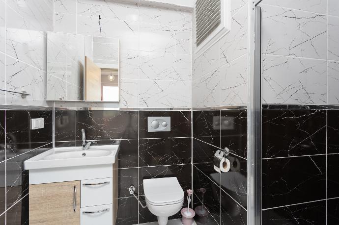 En suite bathroom with shower . - Villa Azalea 1 . (Photo Gallery) }}