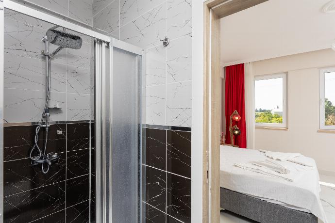En suite bathroom with shower . - Villa Azalea 1 . (Photo Gallery) }}