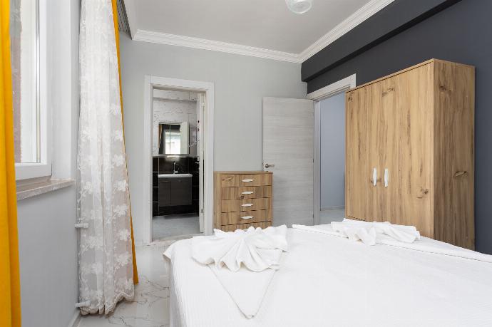 Double bedroom with en suite bathroom and A/C . - Villa Sasha 1 . (Galería de imágenes) }}