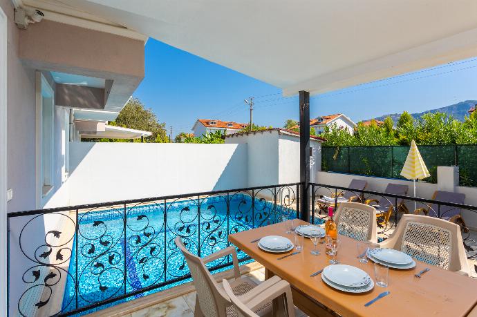 Sheltered terrace area . - Villa Ada 2 . (Photo Gallery) }}