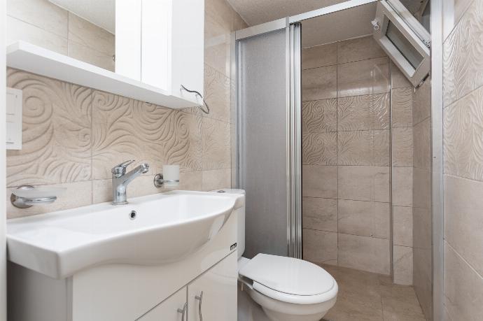 Family bathroom with shower . - Villa Kaya 1 . (Photo Gallery) }}