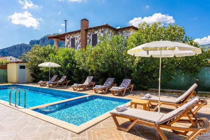 Private pool and terrace . - Villa Kaya 2 . (Fotogalerie) }}