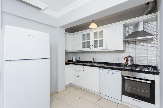 Equipped kitchen . - Villa Kaya 2 . (Fotogalerie) }}
