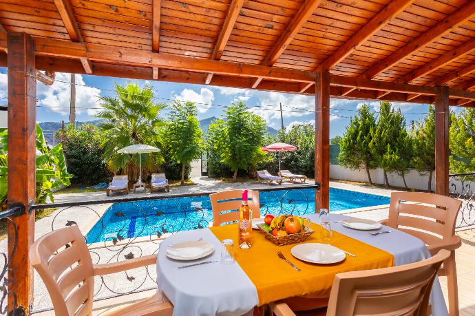 Sheltered terrace area . - Villa Magnolia . (Photo Gallery) }}
