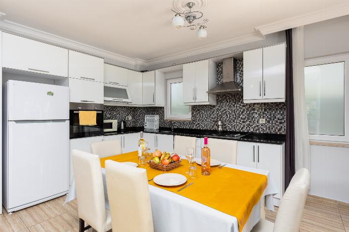 Equipped kitchen . - Villa Magnolia . (Photo Gallery) }}