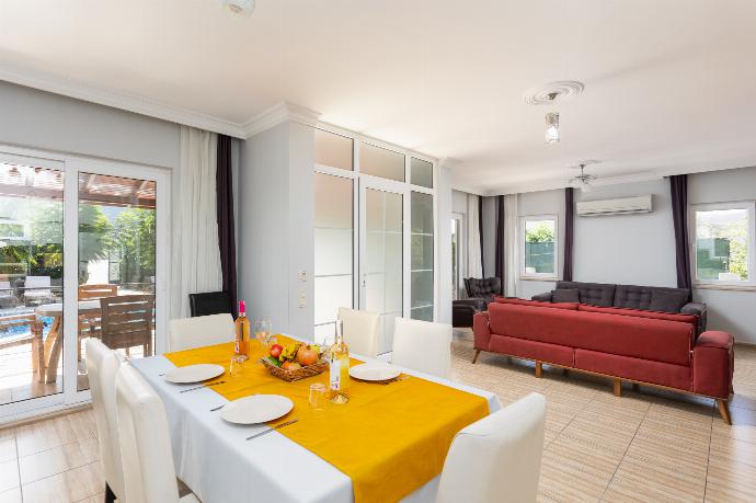 Open-plan living room with sofas, dining area, kitchen, A/C, WiFi internet, and satellite TV . - Villa Magnolia . (Photo Gallery) }}