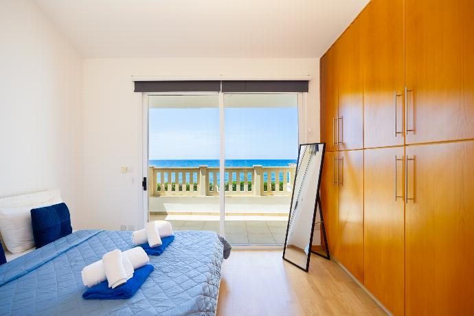  . - Villa Hera . (Photo Gallery) }}