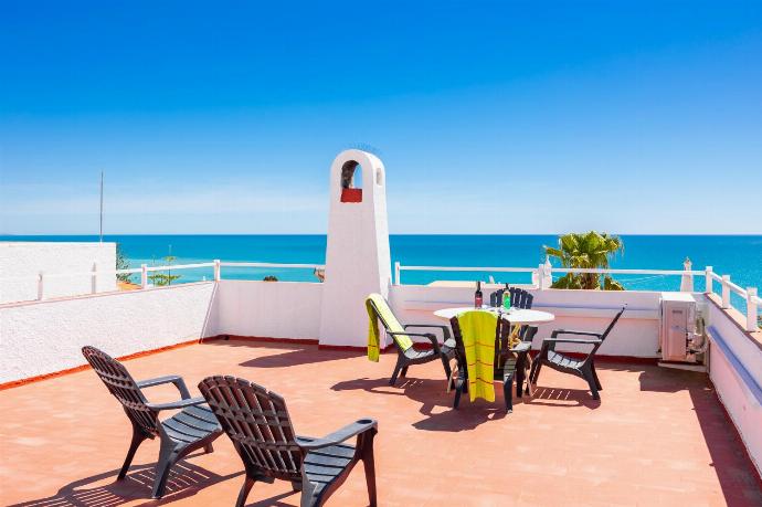 Upper terrace with panoramic sea views . - Villa Lili . (Photo Gallery) }}