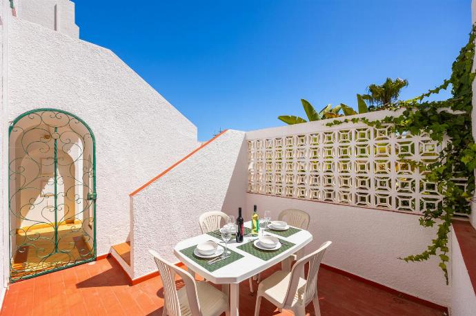 Terrace area . - Villa Lili . (Photo Gallery) }}