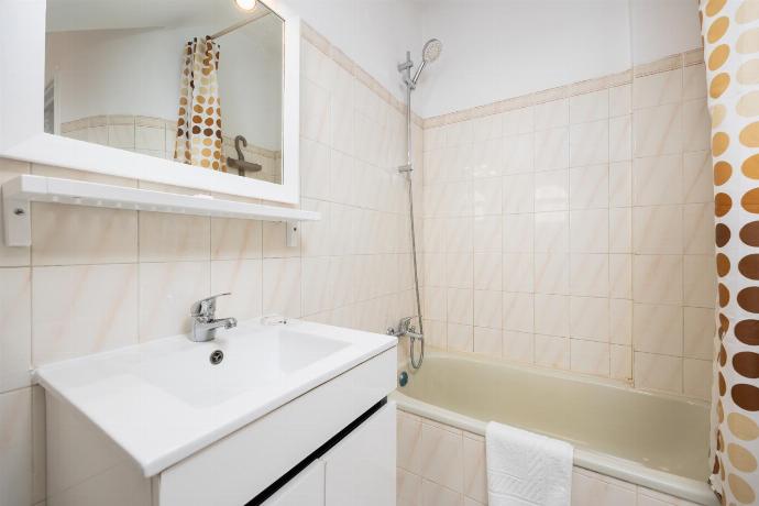 Family bathroom with bath and shower . - Villa Lili . (Photo Gallery) }}