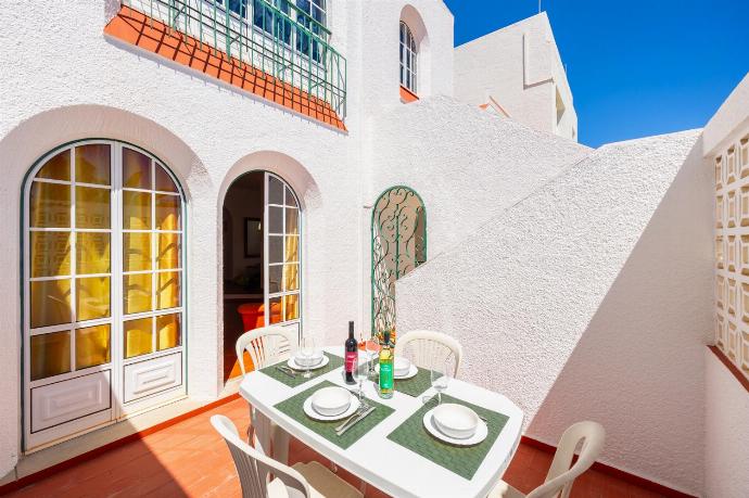 Terrace area . - Villa Lili . (Photo Gallery) }}