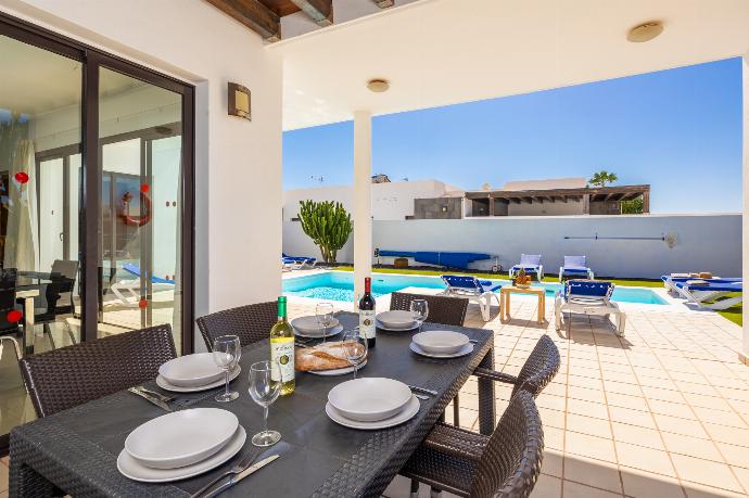 Sheltered terrace area . - Villa Aurora . (Photo Gallery) }}