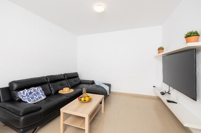 Living room with sofa, dining area, kitchen, and satellite TV . - Villa Aurora . (Photo Gallery) }}