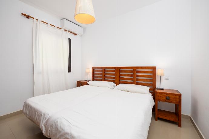 Twin bedroom with A/C . - Villa Aurora . (Photo Gallery) }}