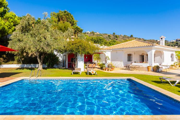 Beautiful villa with private pool, terrace, and garden with sea views . - Villa La Higuera . (Photo Gallery) }}