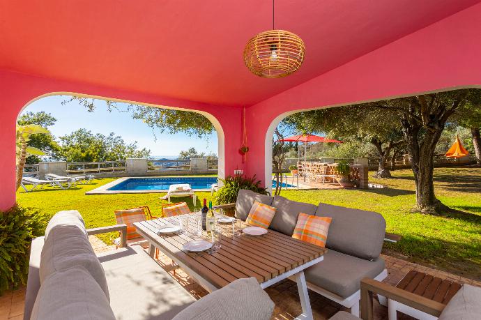 Sheltered terrace area . - Villa La Higuera . (Photo Gallery) }}