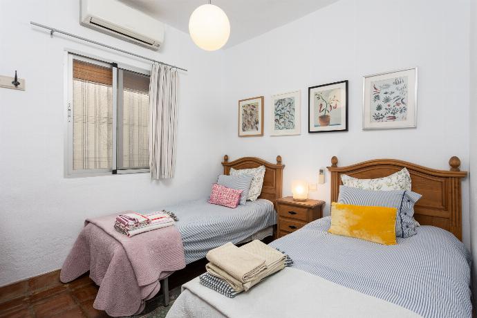 Twin bedroom with A/C . - Villa La Higuera . (Photo Gallery) }}